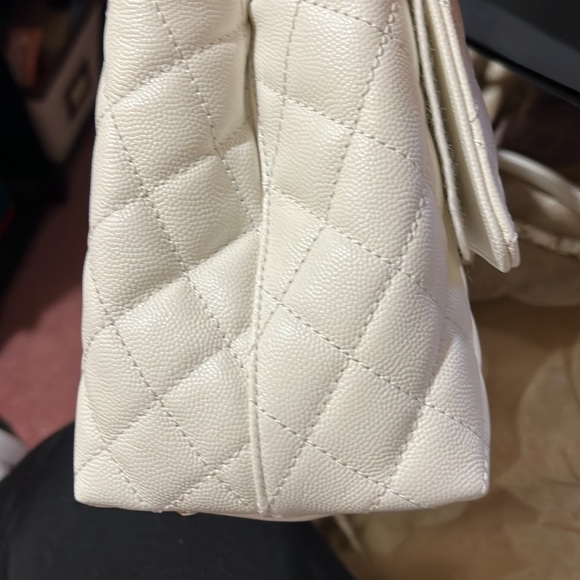 🎉🎉Chanel White Medium Top Handle Caviar Leather Bag - Host Pick🎉🎉 - Picture 8 of 10